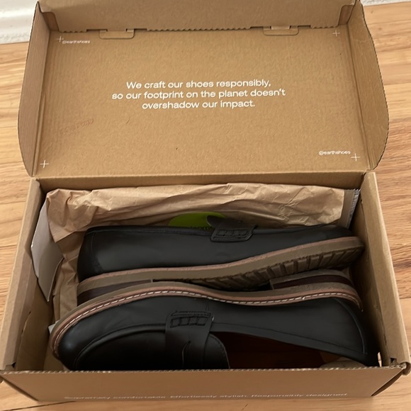 NWOT Earth Java Black Leather Loafers Size 9m - Picture 7 of 9